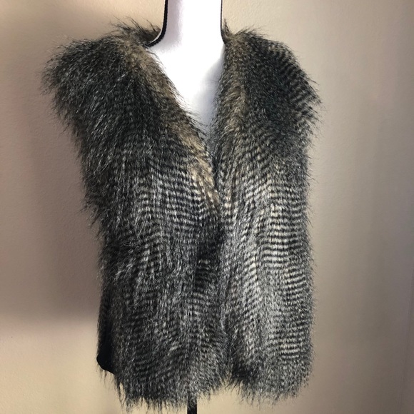 Forever 21 Faux Fur Open Front Vest - Picture 2 of 13